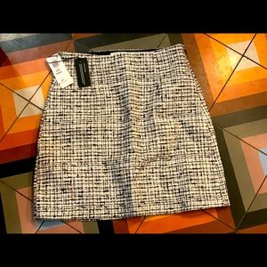 NWT Babaton/Aritzia mini tweed skirt in black and white size 4